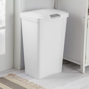 1045  - 13 Gal. TouchTop™ Wastebasket